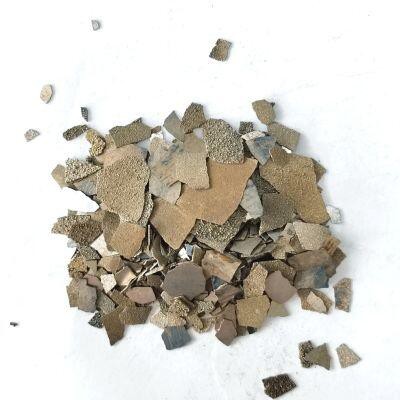 Fulgi de metal cu mangan electrolitic pentru fabricarea sticlei